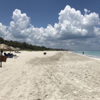 Türkis und Hellblau und Weiß sind die Farben Varaderos. Türkis steht für das Wasser, Blau für den Himmel und Weiß für die feinen Sandstrände - (c) Gabi Dräger