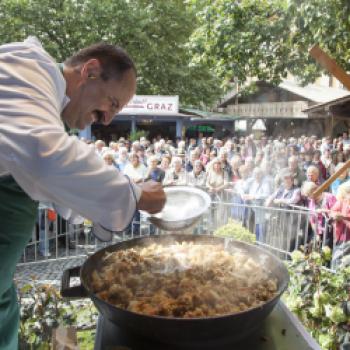 Eröffnet wird der Genussmarkt am 5. September um 11 Uhr mit einer Live-Kochshow des Fernsehkochs und Steiermark-Botschafters Johann Lafer - (c) Steiermark Tourismus / Achim Schmidt