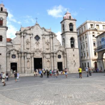 Havanna - Auf dem Platz vor der Kathedrale mit seinen prächtigen Kolonialbauten mit Arkaden, pulsiert das Leben - (c) Gabi Dräger
