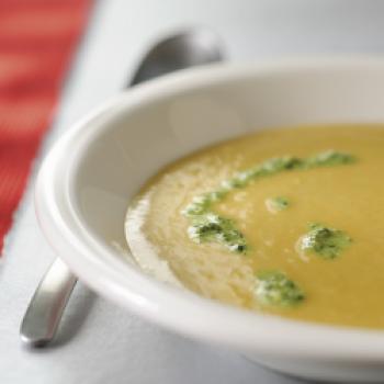 Süßkartoffel-Karotten-Suppe mit frischem Koriander-Chutney - (c) KitchenAid