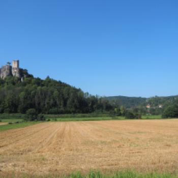 Felsen und Burgen sind markant in der Öko-Modellregion Fränkische Schweiz - (c) Jörg Bornmann