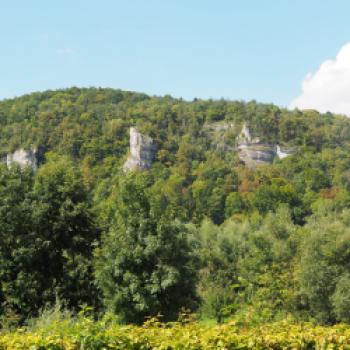 Die oberfränkische Öko-Modellregion mit ihrer markanten Landschaft bietet eine große Anzahl selbst produzierter Lebensmittel - (c) Jörg Bornmann