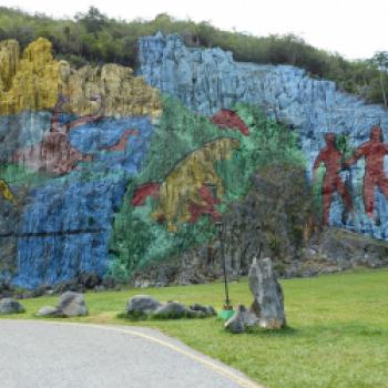 Die farbige Felswand Pinar del Río „Mural de la Prehistoria“ entstand 1960. Sie gehört wohl zu den größten Gemälden der Welt - (c) Gabi Dräger