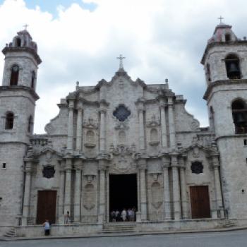 Der Plaza de la Catedral wird von der mächtigen barocken Kathedrale aus dem 18. Jahrhundert mit einer Muschelsteinfassade dominiert - (c) Gabi Dräger
