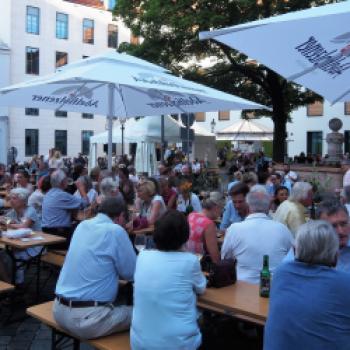 Vom 5. bis 21. Juli 2019 findet das Fränkisches Weinfest im Alten Hof in München statt - (c) Jörg Bornmann