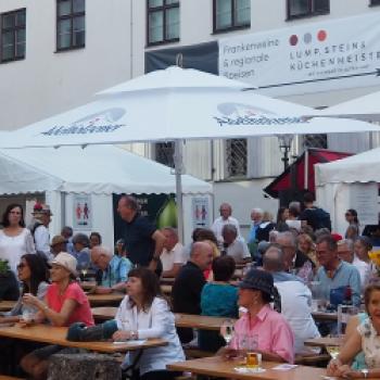 Vom 5. bis 21. Juli 2019 findet das Fränkisches Weinfest im Alten Hof in München statt - (c) Jörg Bornmann