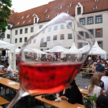 Vom 5. bis 21. Juli 2019 findet das Fränkisches Weinfest im Alten Hof in München statt - (c) Jörg Bornmann