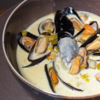 Miesmuscheln in feiner Weißwein-Sahnesauce - (c) Jörg Bornmann