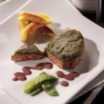 Rinderfilet mit Kräuterkruste und Schupfnudeln - (c) Deutsches Weininstitut