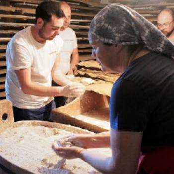 Nur Frühaufsteher können z.B. beim Brotbacken zuschauen - (c) Jörg Bornmann