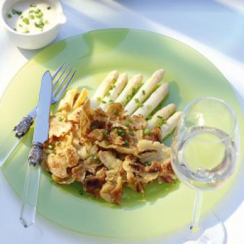 Spargel mit "Kratzete" - <a href="https://www.genussfreak.de/spargel-mit-kratzete" target="_blank">zum Rezept</a>  - (c) Deutschen Weininstitut