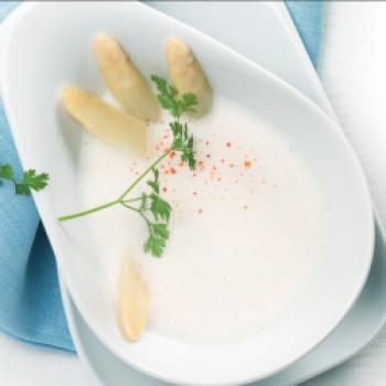 Spargelcremesuppe - <a href="https://www.genussfreak.de/spargelcremesuppe-mit-weinempfehlung" target="_blank">zum Rezept</a>  - (c) OEWM