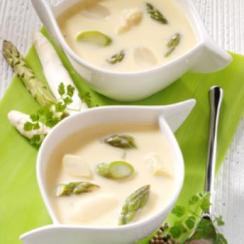 Spargelsuppe - <a href="https://www.genussfreak.de/spargelsuppe" target="_blank">zum Rezept</a> - (c) Wirths PR