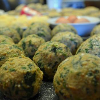 Spinatknödel - <a href="https://www.genussfreak.de/speckknoedel" target="_blank">zum Rezept</a> - (c) Jörg Bornmann