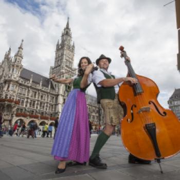 Am Wittelsbacher Platz warten Genussstandln, Weinverkostungen, steirische Volksmusik, lebendiges Brauchtum und Urlaubsideen auf die Münchner - (c) Steiermark Tourismus / Achim Schmidt