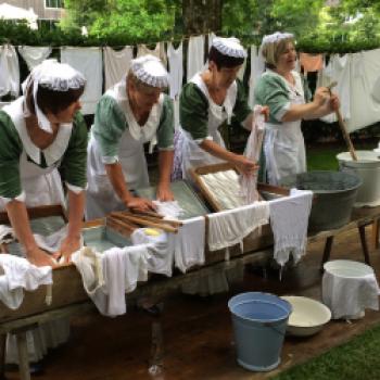 Thermenland Steiermark - Wäschemädels waschen wie anno dazumal mit einem Waschbrett in der Zinkwanne und singen auch noch dazu - (c) Gabi Dräger