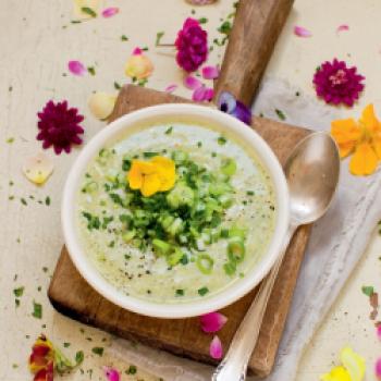 Kalte Gärtnersuppe - <a href="https://www.genussfreak.de/kalte-gaertnersuppe" target="_blank">zum Rezept</a> - (c) Mit freundlicher Genehmigung des Verlags „Zabert Sandmann“