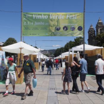 Bei der ankunft in Braga, im Norden Portugals, werden wir om Vinho Verde Fest überrascht - (c) Jörg Bornmann