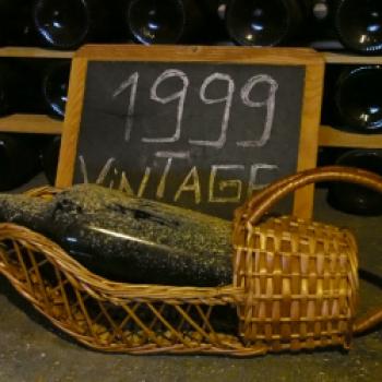 Ein Vintage Portwein von 1999 wartet darauf von einem Genießer verkostet zu werden - (c) Jörg Bornmann