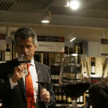 Andrea Vestri führt uns geschickt zu den Aromen, die sich in Nase und Gaumen breit machen - Masterclass Wine im Eataly München - (c) Jörg Bornmann