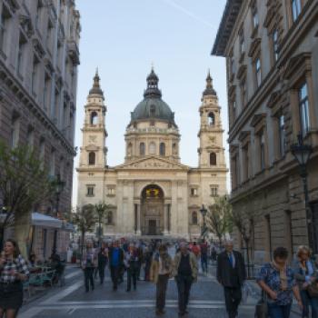 Ungarn hat Naturparks, Thermalbäder, Puszta und natürlich Gulasch und den Tokajer Wein