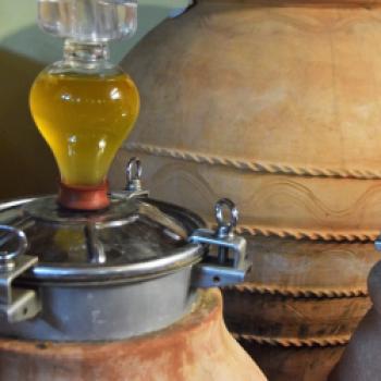 Die Verwendung von Terrakotta zur Herstellung von Wein ist eine alte Praxis, die in den letzten Jahren nicht nur in Italien, sondern weltweit von Weinmachern wiederentdeckt wurde - (c) Gabi Vögele