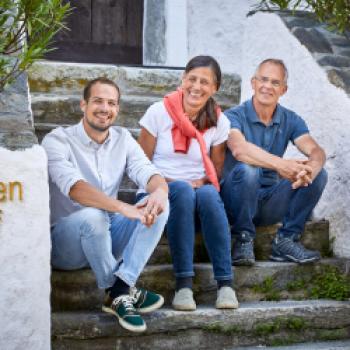 Weingut Kuenhof von Brigitte und Peter Pliger in Brixen - <a href="https://www.genussfreak.de/kokos-spinat-suppe-mit-jakobsmuscheln" target="_blank">weitere Infos zum Weingut und der dort produzierten Weine</a> - (c) Weingut Kuehnhof