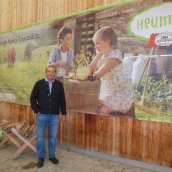     Molkereifachmann mit Leidenschaft: Heinz Kröll – Geschäftsführer der ErlebnisSennerei Zillertal - (c) Anke Sieker/ Hotel Klausnerhof