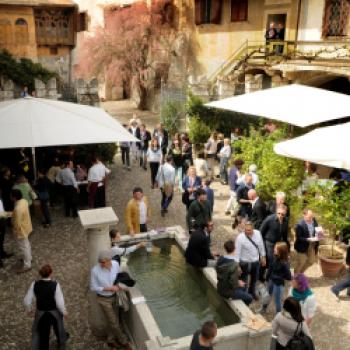 Weingut Alois Lageder - Weinevent Summa - Außengelände (© Weingut Alois Lageder)