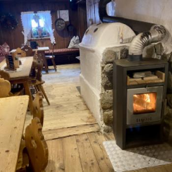 Tausend Jahre alte Tschangelair Alm im Tiroler Stubaital bietet Forelle und Kaiserschmarrn - (c) Gabi Dräger