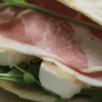 Piadina mit Coppa, Rucola-Pesto und Stracciatella di bufala - (c) Consortium of Piadina Romagnola PGI