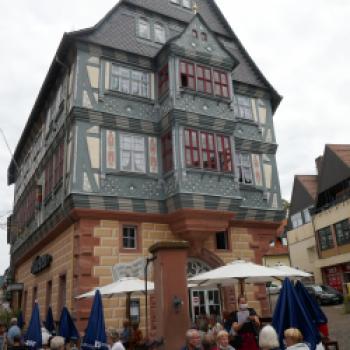 Churfranken lockt Urlauber und Wochenendausflügler, das älteste Gasthaus Riesen in Miltenberg - (c) Klaus Pfenning