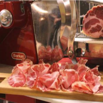  Dünn aufgeschnitten shcmecken die Salumi Spezialitäten aus der Region Piacenca besonders gut - (c) Italienische Handelskammer für Deutschland