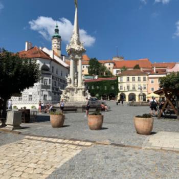 Tanz und Lebensfreude vor historischen Kulissen in der mährischen Slowakei: Ob Aprikosenfest oder Weinlese - gefeiert wird bei jeder Gelegenheit - (c) Herbert Barnehl