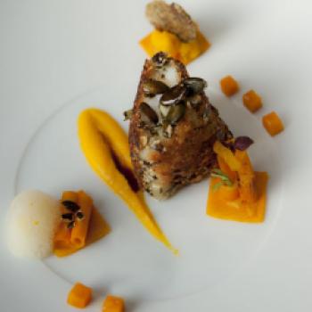 Knuspriger Seeteufel mit Kürbis, Orange und Karotte - <a href="https://www.genussfreak.de/knuspriger-seeteufel-mit-kuerbis-orange-und-karotte" target="_blank">zum Rezept</a> - (c) Wolfgang Becker, Becker's, Trier