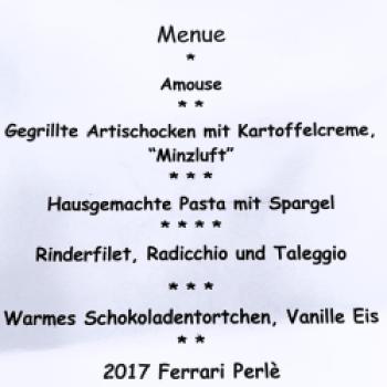 Vor der Olivenöl-Verkostung wurden gegrillte Artischocken mit Kartoffelcrem „Minzluft“, hausgemachte Pasta mit Spargel, Rinderfilet mit Radiccio und Taleggio und ein warmes Schokoladentörtchen mit Vanille Eis serviert - (c) Gabi Dräger