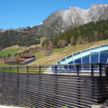 Das Kongressgebäude des Europäischen Forums in Alpbach... - (c) Enric Boixadós