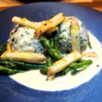 Spargelknödel mit Käsesauce - (c) Jörg Bornmann
