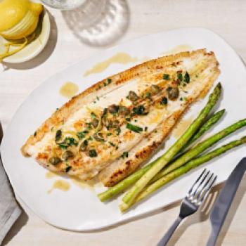 Seezunge à la meunière mit Spargel - (c) DeutscheSee Fischmanufaktur