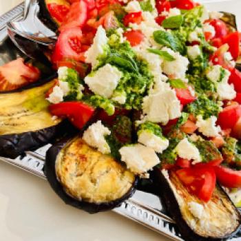 Auberginen-Tomaten-Salat mit Feta - <a href="https://www.genussfreak.de/auberginen-tomaten-salat-mit-feta" target="_blank">zum Rezept</a> - (c) Barbara Basteck