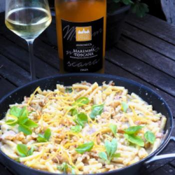 Makkaroni mit Walnüssen alla Maremma - <a href="https://www.genussfreak.de/makkaroni-mit-walnuessen-alla-maremma" target="_blank">zum Rezept</a> - (c) Jörg Bornmann