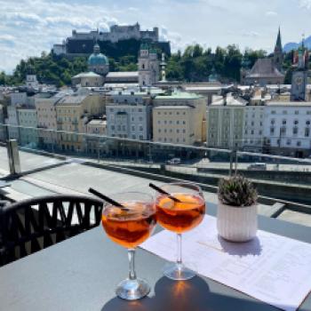 Bei schönem Wetter ist es spannend einmal die spektakulären Dachterrassen in Salzburg zu besuchen