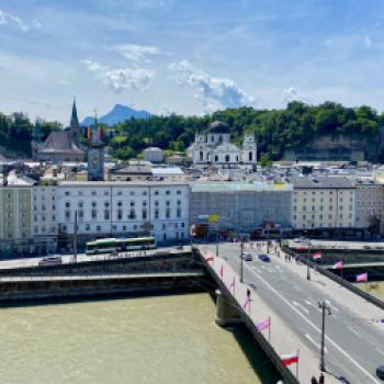 Bei schönem Wetter ist es spannend einmal die spektakulären Dachterrassen in Salzburg zu besuchen
