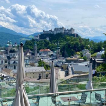 Bei schönem Wetter ist es spannend einmal die spektakulären Dachterrassen in Salzburg zu besuchen