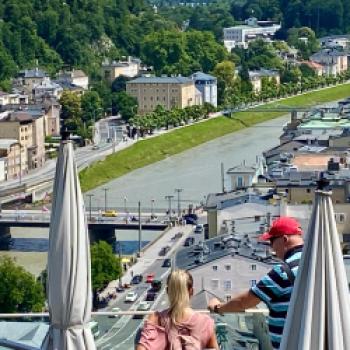 Bei schönem Wetter ist es spannend einmal die spektakulären Dachterrassen in Salzburg zu besuchen
