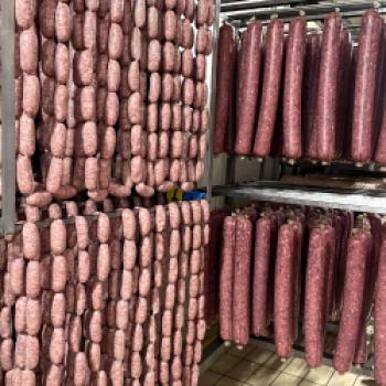 Toskanischer Schinken, hauchdünn aufgeschnitten, goldgrünes Olivenöl, Fenchelsalami und ein Stück Pecorino, der berühmte toskanische Schafskäse – schon beim Gedanken daran läuft einem das Wasser im Mund zusammen - (c) Hannelore Fisgus