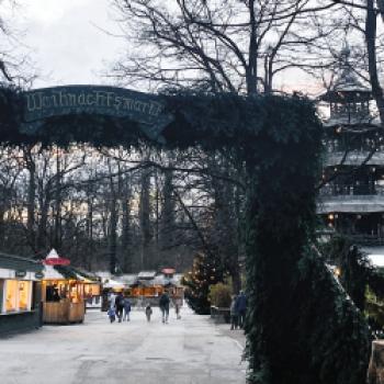 Idyllisch und romantisch – der Weihnachtsmarkt am Chinesischen Turm in München - (c) Gabi Dräger