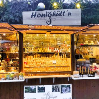 Idyllisch und romantisch – der Weihnachtsmarkt am Chinesischen Turm in München - (c) Gabi Dräger