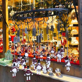 Idyllisch und romantisch – der Weihnachtsmarkt am Chinesischen Turm in München - (c) Gabi Dräger