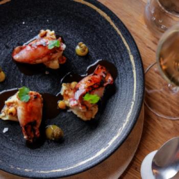 Calamaretti, gefüllt mit Kartoffeln, Lauch und Finocchiona IGP und gerösteten Kichererbsen - (c) Consorzio della Finocchiona IGP